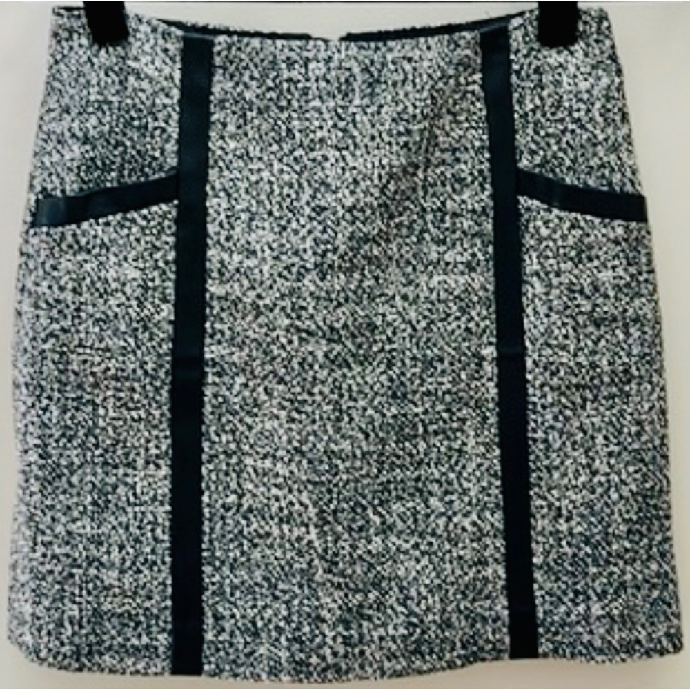 Banana Republic Tweed Mini Skirt Black‎ White Faux Leather Trim Size 4
